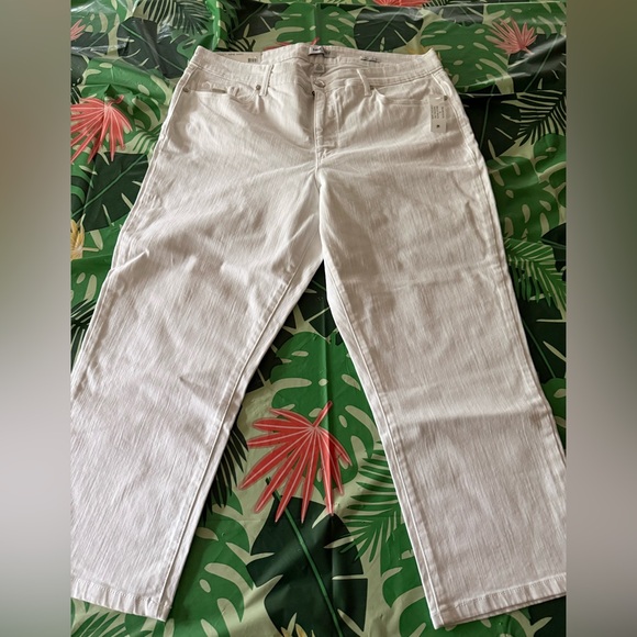 Nine West Denim - New Nine West Jeans White Denim Chrystie Capri 16 NWT